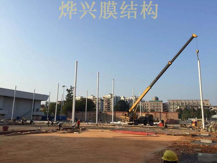 广西大学网球膜结构施工 (1)