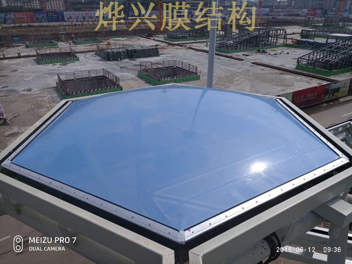 JXF吉祥坊-贵港高铁站站前广场ETFE膜结构雨棚开始装膜