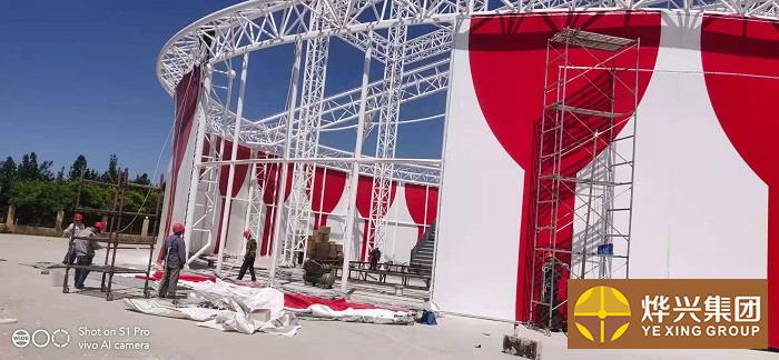 JXF吉祥坊-新疆喀什马戏团膜结构表演馆进入装膜阶段