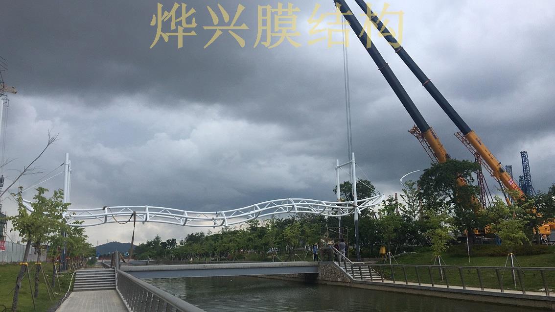 JXF吉祥坊-珠海天桥骨架吊装